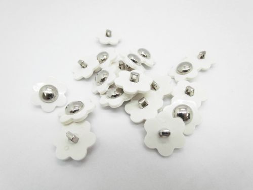 22mm Button- FB625 White