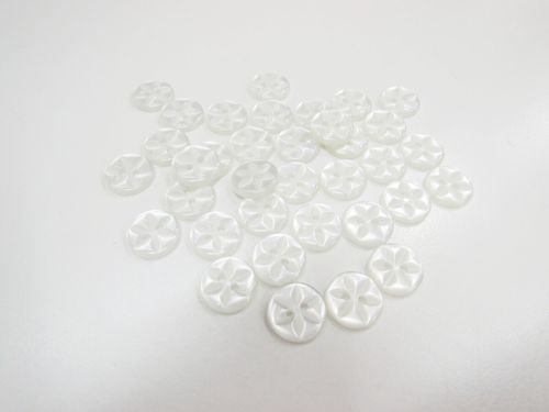15mm Button- FB663 Pearly White