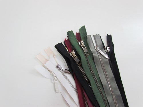 Lucky Dip Metal & Chunky Zip 10 Pack- Medium- ZP42
