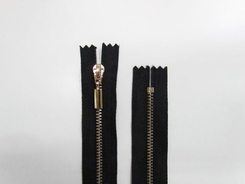 15cm JET Metal Closed End Zip- Black #TRW333