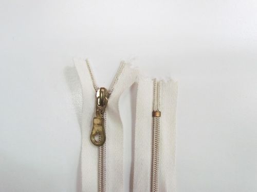 21cm Closed End Zip- Cream #TRW345
