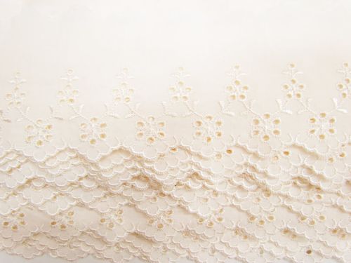 80mm Broderie Anglaise Trim- Cake Cream #357