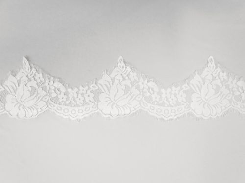 105mm Rose Whimsy Lace Trim 2.6m Piece- Shiny Ivory #T252